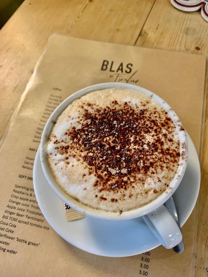 Blas At Fronlas Cafe - The Heart Of Newport Newport  Extérieur photo