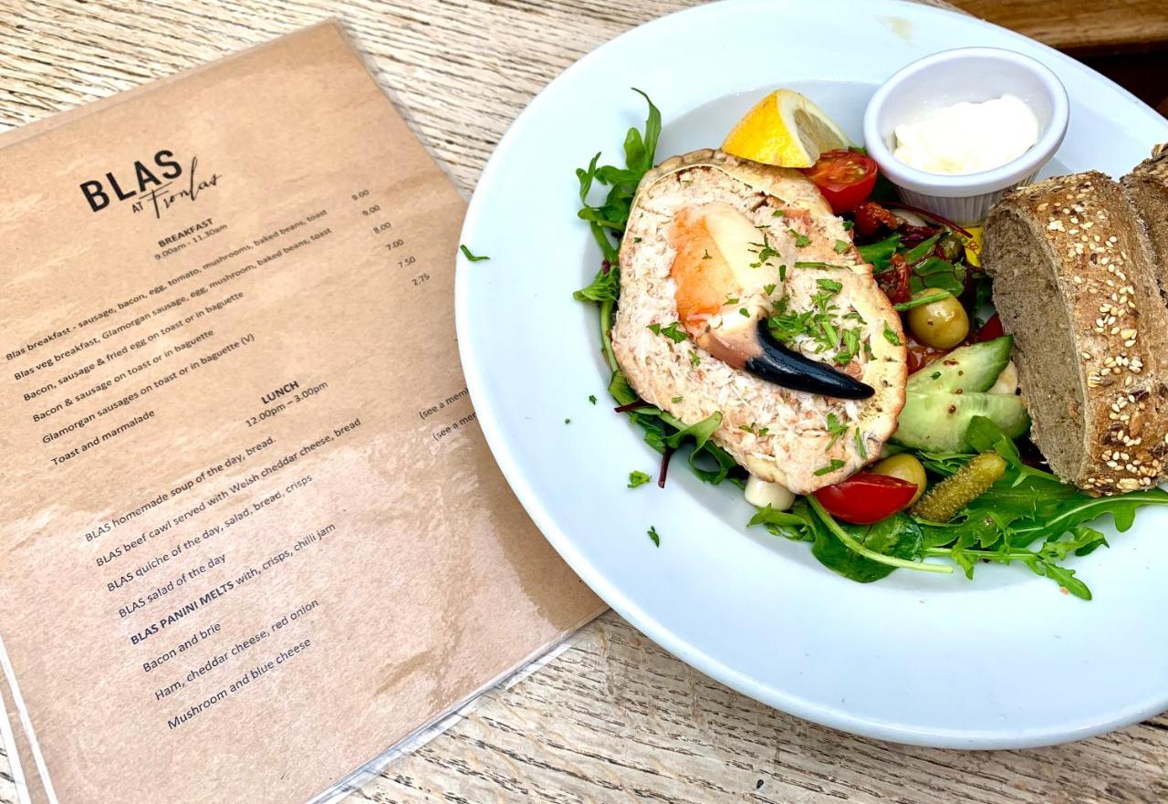 Blas At Fronlas Cafe - The Heart Of Newport Newport  Extérieur photo