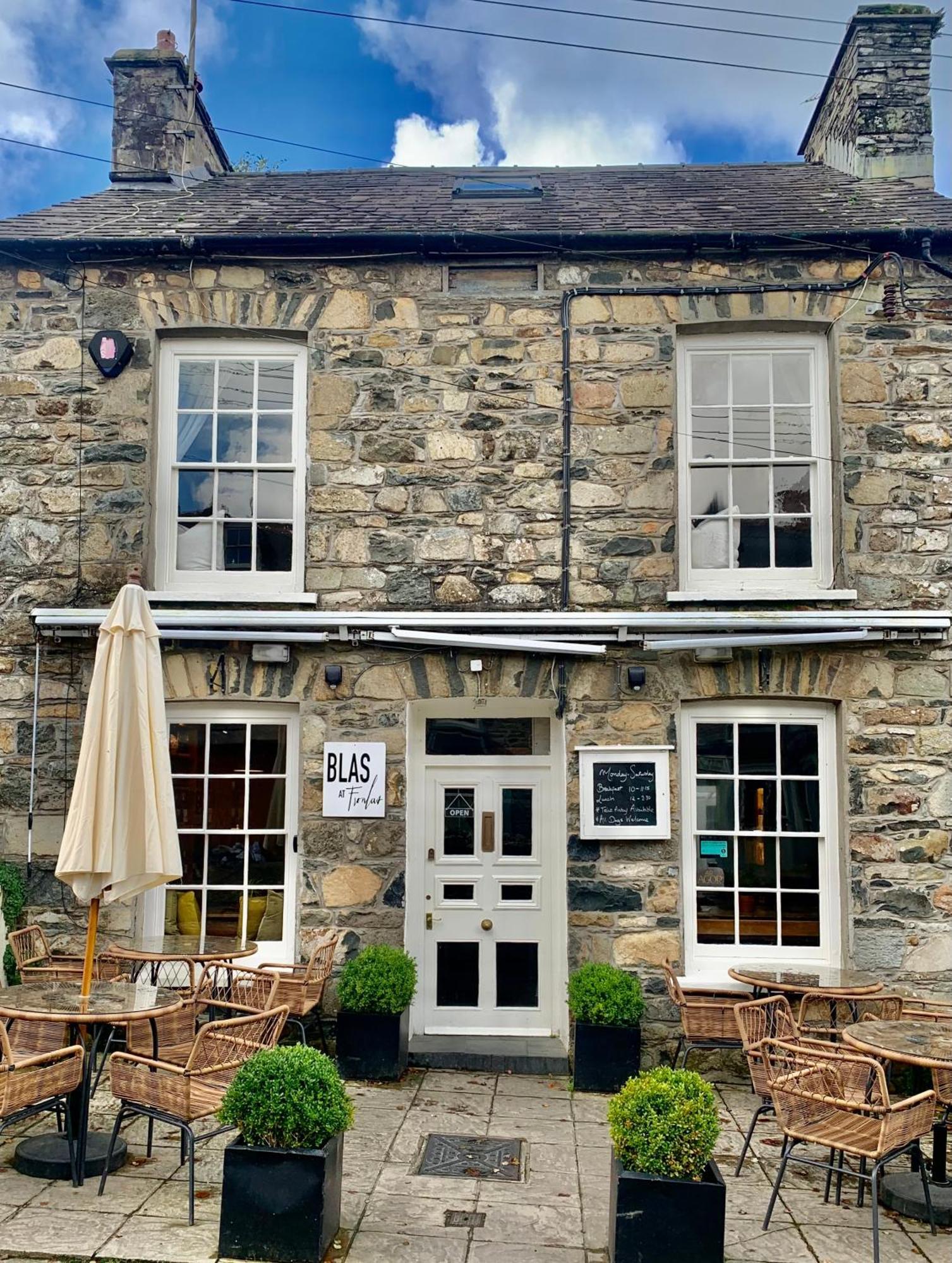 Blas At Fronlas Cafe - The Heart Of Newport Newport  Extérieur photo